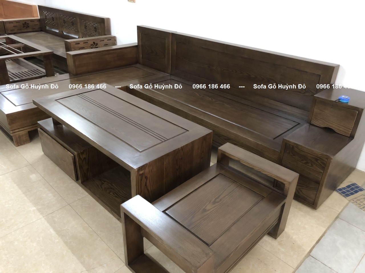 Đây là giải pháp hoàn hảo cho không gian phòng khách của bạn nếu bạn đang tìm kiếm một cái ghế gỗ dài và giá cả phải chăng. Với kiểu dáng cổ điển và chất liệu gỗ chắc chắn, ghế này sẽ mang lại vẻ đẹp và tính thẩm mỹ cho căn phòng của bạn. Hãy nhấp chuột vào hình ảnh để xem chi tiết sản phẩm!