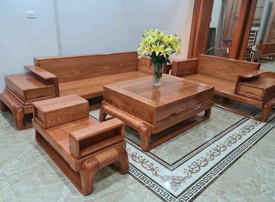Bộ ghế gỗ phòng khách đẹp - Bộ ghế gỗ phòng khách này có một thiết kế độc đáo và đẹp mắt chỉ với một sự chạm khắc nhẹ nhàng trên gỗ. Với vẻ đẹp trang nhã của chúng, bạn sẽ cảm thấy thư giãn hơn khi ngồi trên những chiếc ghế này. Hãy click vào hình ảnh để kham phá những chi tiết tinh tế trên bộ ghế gỗ này.